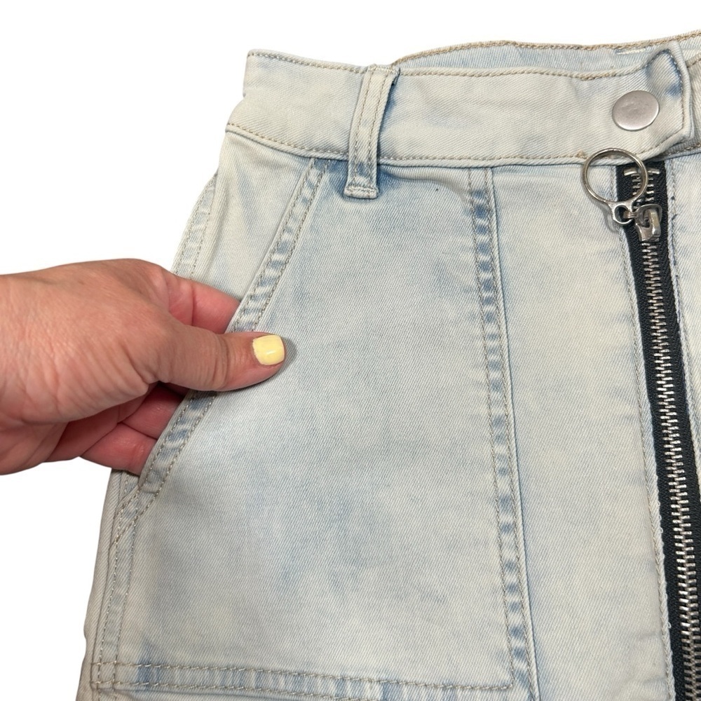 Arizona Jean Company Y2K Denim Mini Skirt Ring Zip Front Light Wash Sz 3 - Picture 4 of 8